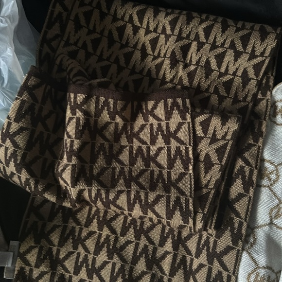 Scarf - Picture 3 of 3